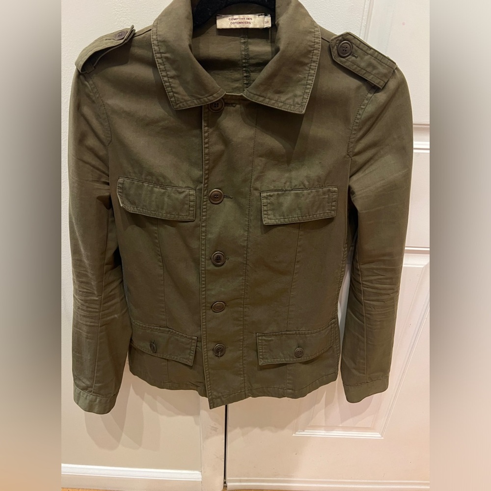 beautiful jacket but the there’s some wear in the armpits.  Selling as is.